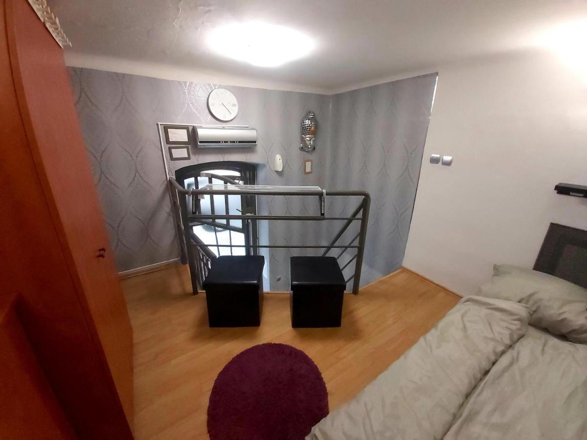Like Studio City Centrum, Wifi, Terrace Budapest Esterno foto