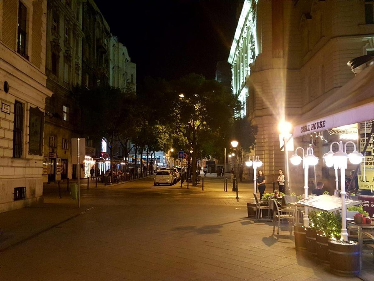 Like Studio City Centrum, Wifi, Terrace Budapest Esterno foto
