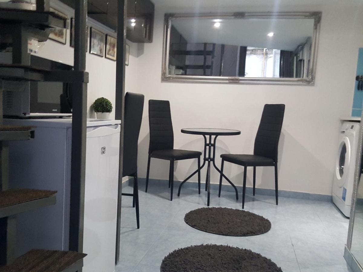 Like Studio City Centrum, Wifi, Terrace Budapest Esterno foto