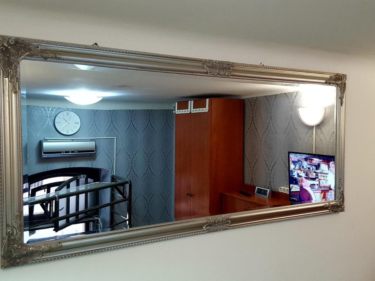 Like Studio City Centrum, Wifi, Terrace Budapest Esterno foto
