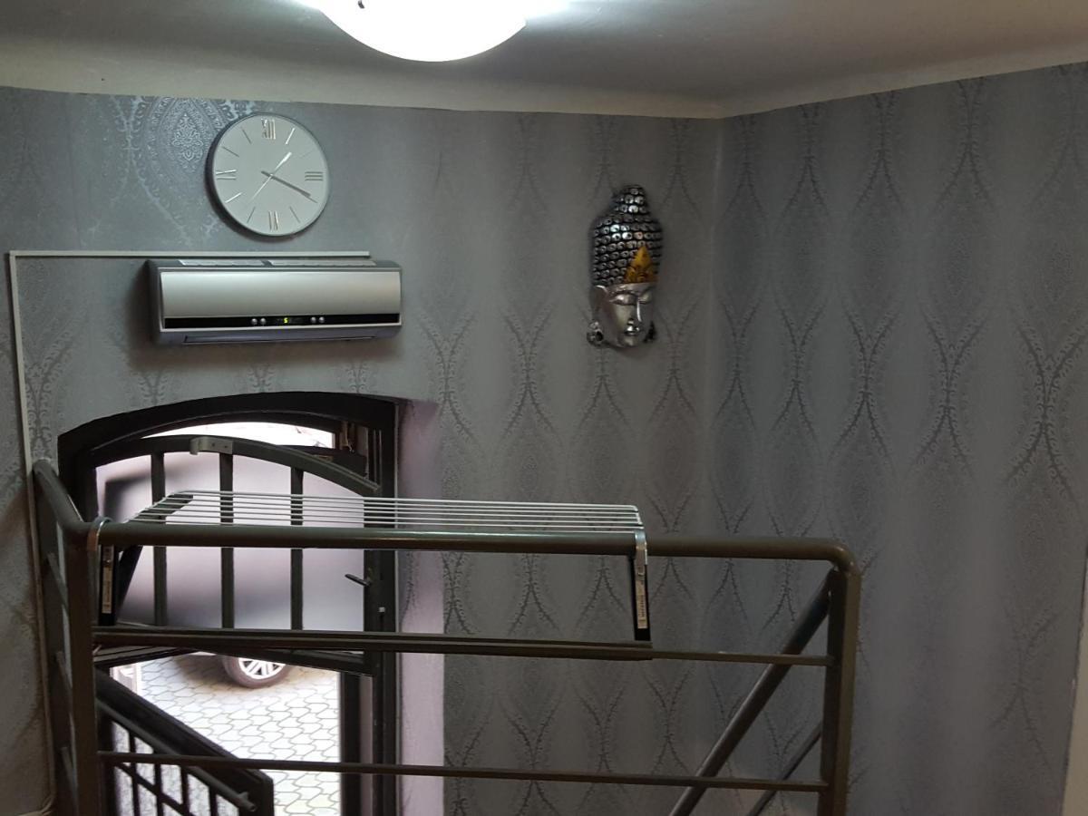 Like Studio City Centrum, Wifi, Terrace Budapest Esterno foto